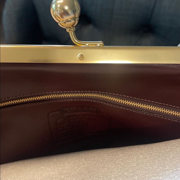 COACH Large Kisslock Frame Shoulder Clutch Bag (Black Currant) - NWT💜 - Picture 13 of 17